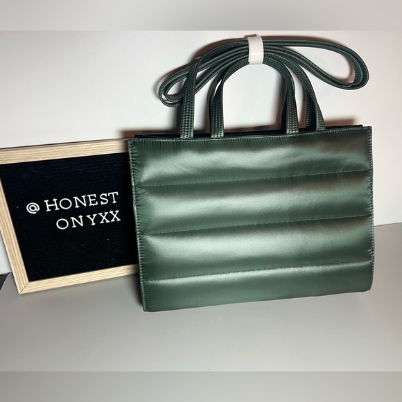 Medium Telfar hunter green puff - Picture 9 of 10